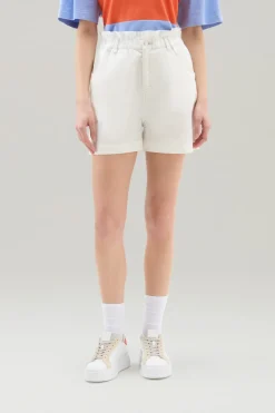 Pantaloni e pantaloncini>Woolrich Bermuda In Twill Di Cotone Elasticizzato A Vita Alta Plaster White