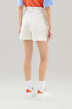 Pantaloni e pantaloncini><noscript><img width=