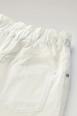 Pantaloni e pantaloncini><noscript><img width=