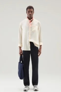 Camicie>Woolrich Camicia In Puro Lino Tinta In Capo Con Colletto Alla Coreana Milky Cream