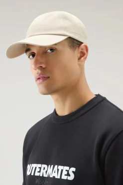 Cappelli e berretti|Cappelli><noscript><img width=