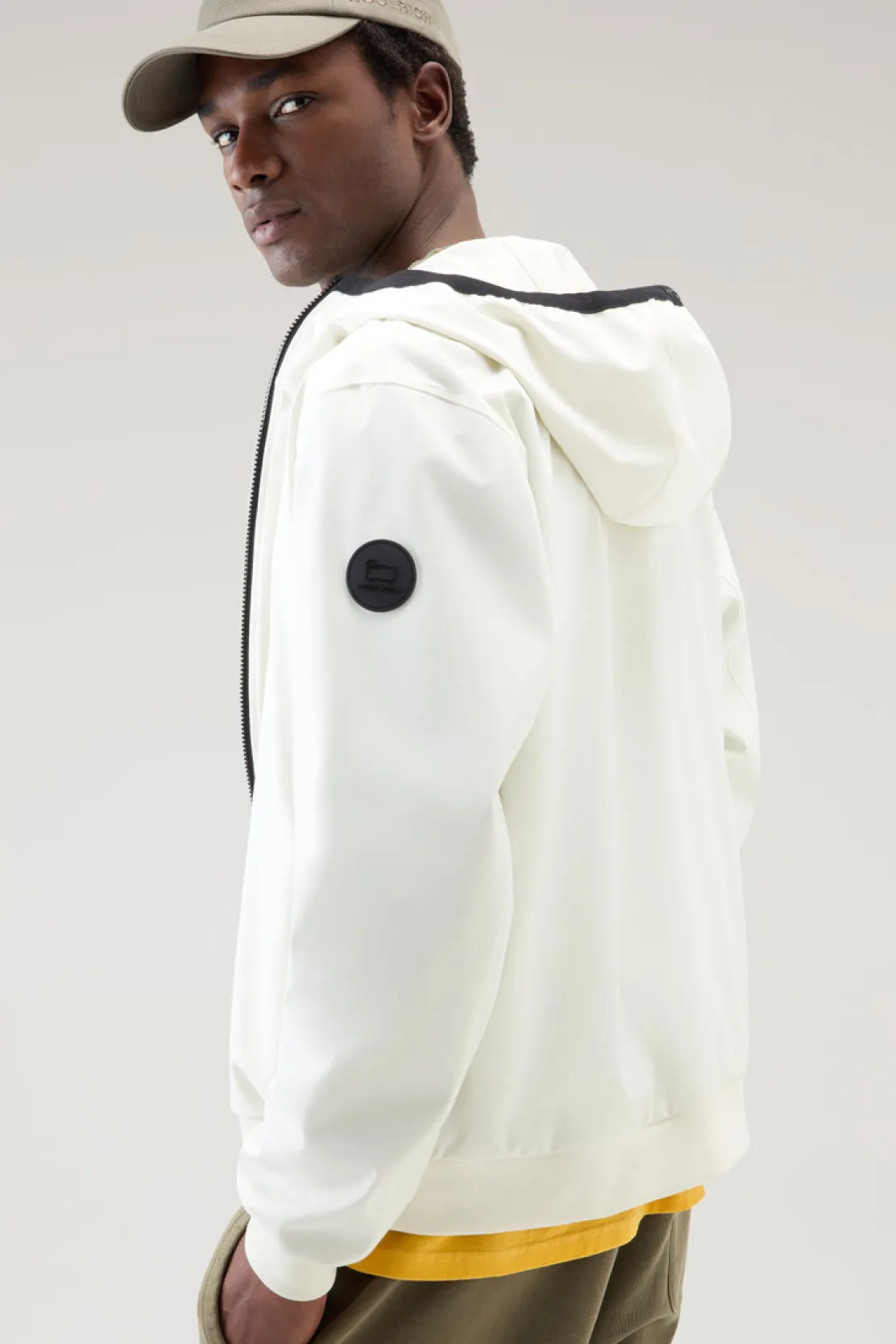 Felpe>Woolrich Felpa In Softshell Con Cappuccio Stone