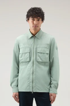 Giacche a camicia>Woolrich Giacca A Camicia In Nylon Crinkle Sage
