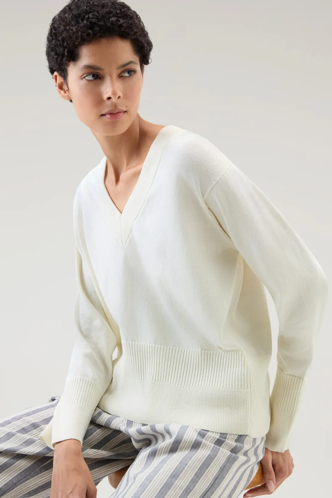 Maglieria>Woolrich Maglia Con Scollo A V In Cotone E Cashmere Plaster White