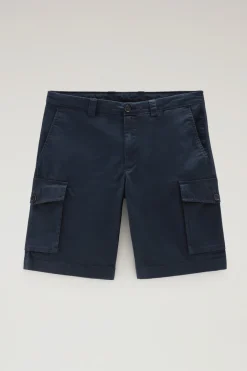 Pantaloni e pantaloncini><noscript><img width=