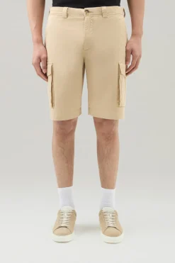 Pantaloni e pantaloncini>Woolrich Pantaloncini Cargo Tinti In Capo In Cotone Elasticizzato Beach Sand