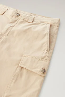 Pantaloni e pantaloncini><noscript><img width=
