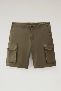 Pantaloni e pantaloncini><noscript><img width=