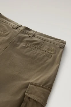 Pantaloni e pantaloncini><noscript><img width=