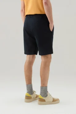 Pantaloni e pantaloncini><noscript><img width=