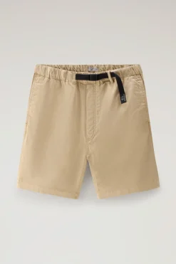 Pantaloni e pantaloncini><noscript><img width=