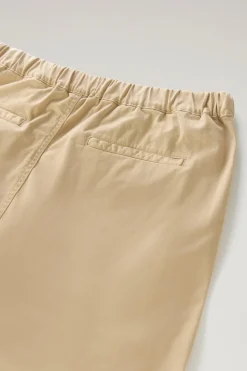 Pantaloni e pantaloncini><noscript><img width=