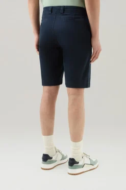 Pantaloni e pantaloncini><noscript><img width=