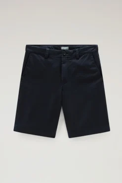 Pantaloni e pantaloncini><noscript><img width=