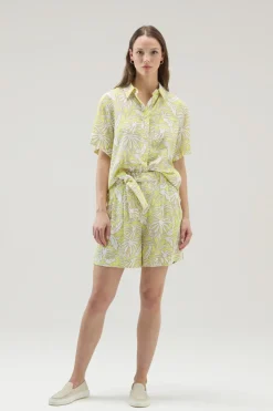 Pantaloni e pantaloncini>Woolrich Pantaloncini Con Stampa Tropical Sunny Lemon Flower