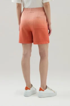 Pantaloni e pantaloncini><noscript><img width=