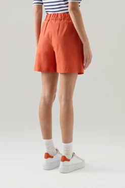 Pantaloni e pantaloncini><noscript><img width=