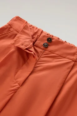 Pantaloni e pantaloncini><noscript><img width=