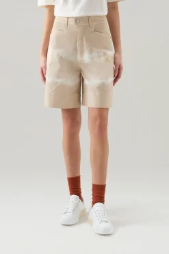 Pantaloni e pantaloncini>Woolrich Pantaloncini In Twill Di Cotone Elasticizzato Tinti In Capo Light Oak