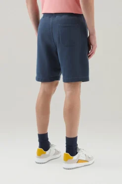 Pantaloni e pantaloncini><noscript><img width=