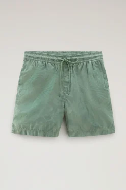 Pantaloni e pantaloncini><noscript><img width=