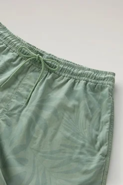 Pantaloni e pantaloncini><noscript><img width=