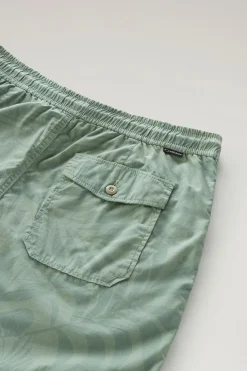 Pantaloni e pantaloncini><noscript><img width=