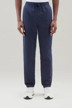 Pantaloni e pantaloncini>Woolrich Pantaloni Cargo In Misto Cotone E Lino Tinti In Capo Maritime Blue