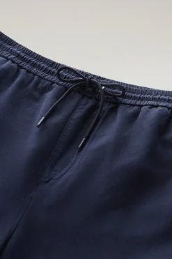 Pantaloni e pantaloncini><noscript><img width=