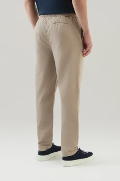 Pantaloni e pantaloncini><noscript><img width=