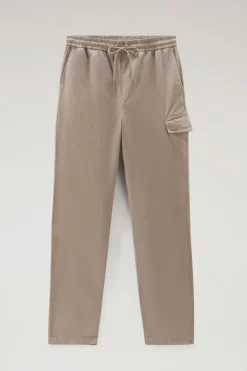 Pantaloni e pantaloncini><noscript><img width=
