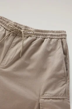 Pantaloni e pantaloncini><noscript><img width=