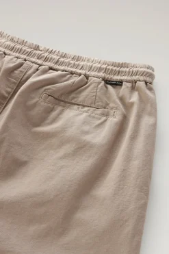 Pantaloni e pantaloncini><noscript><img width=