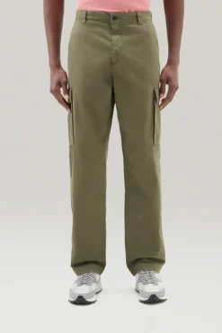 Pantaloni e pantaloncini>Woolrich Pantaloni Cargo Tinti In Capo In Gabardina Di Puro Cotone Lake Olive
