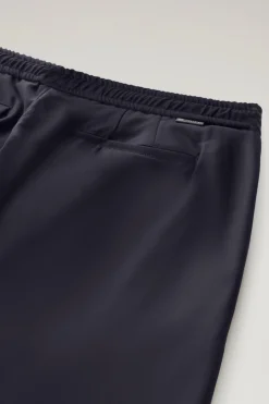 Pantaloni e pantaloncini><noscript><img width=