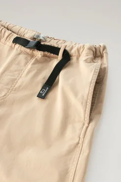Pantaloni e pantaloncini><noscript><img width=