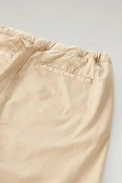 Pantaloni e pantaloncini><noscript><img width=
