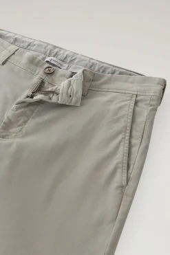 Pantaloni e pantaloncini><noscript><img width=