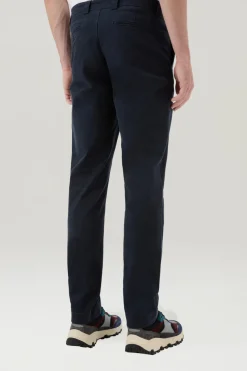 Pantaloni e pantaloncini><noscript><img width=