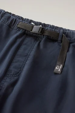 Pantaloni e pantaloncini><noscript><img width=