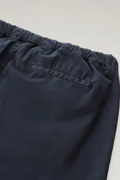 Pantaloni e pantaloncini><noscript><img width=