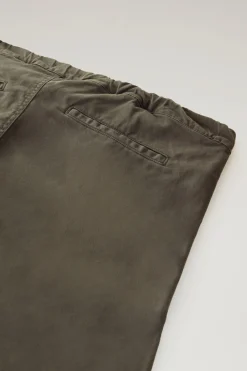 Pantaloni e pantaloncini><noscript><img width=