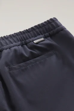 Pantaloni e pantaloncini><noscript><img width=