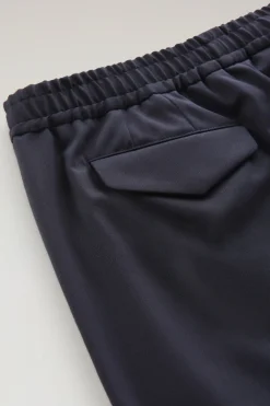 Pantaloni e pantaloncini><noscript><img width=