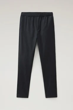 Pantaloni e pantaloncini><noscript><img width=