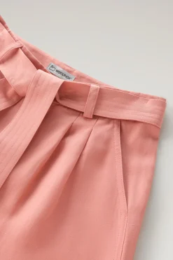 Pantaloni e pantaloncini><noscript><img width=
