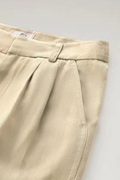 Pantaloni e pantaloncini><noscript><img width=