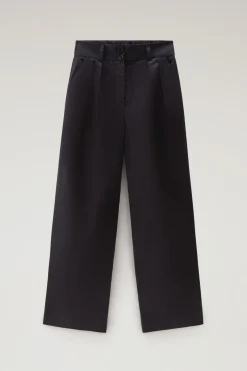 Pantaloni e pantaloncini><noscript><img width=