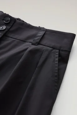 Pantaloni e pantaloncini><noscript><img width=
