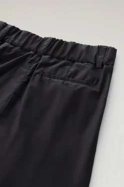 Pantaloni e pantaloncini><noscript><img width=